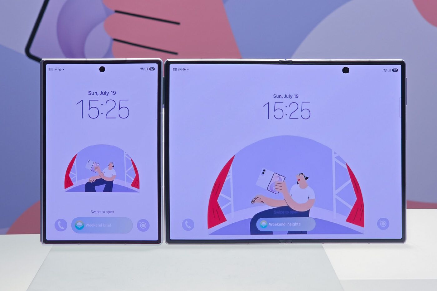 Galaxy Z Fold8 cover screen beside an open Fold8 Ultra inner display