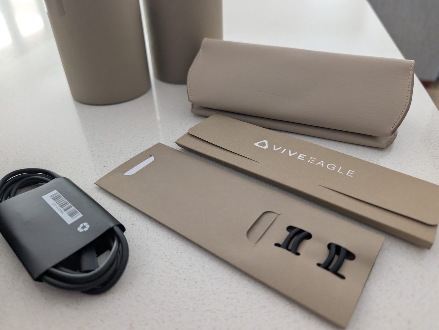 VIVE Eagle case, cable and accessory pack