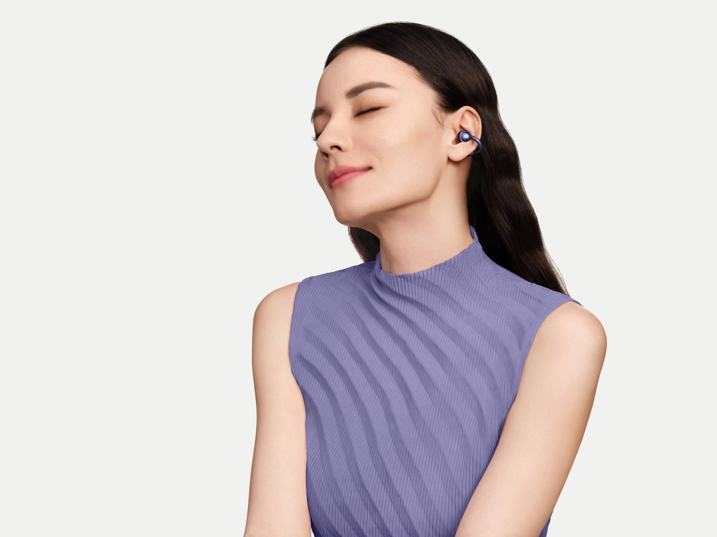 HUAWEI FreeClip 2 S worn as an open-ear accessory