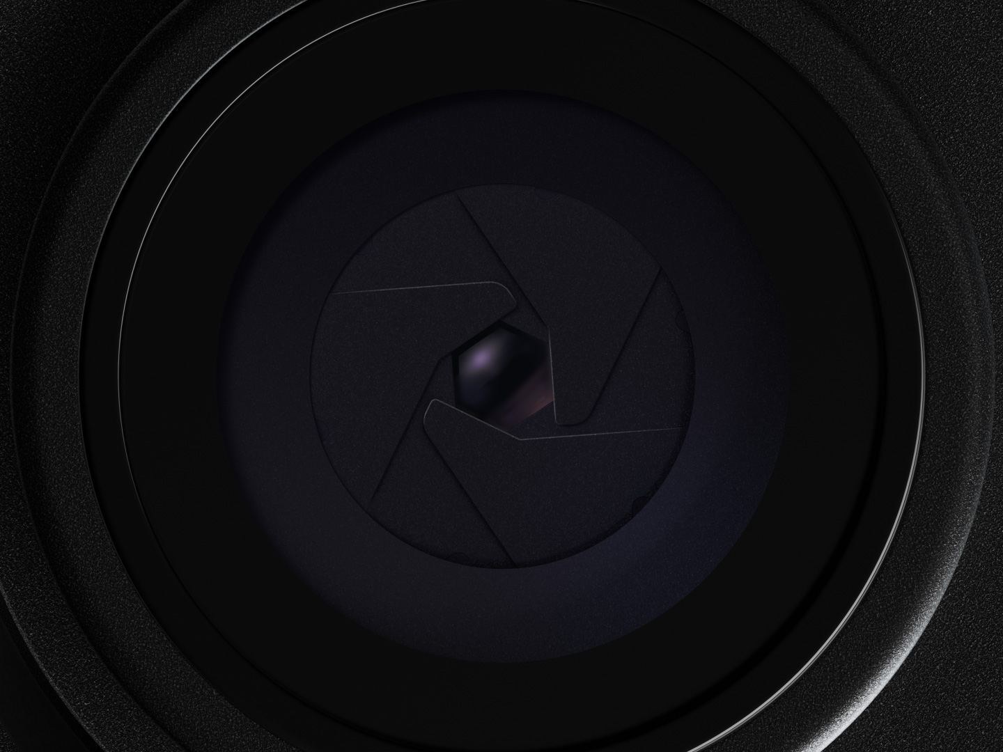 Variable-aperture Fusion main camera close-up