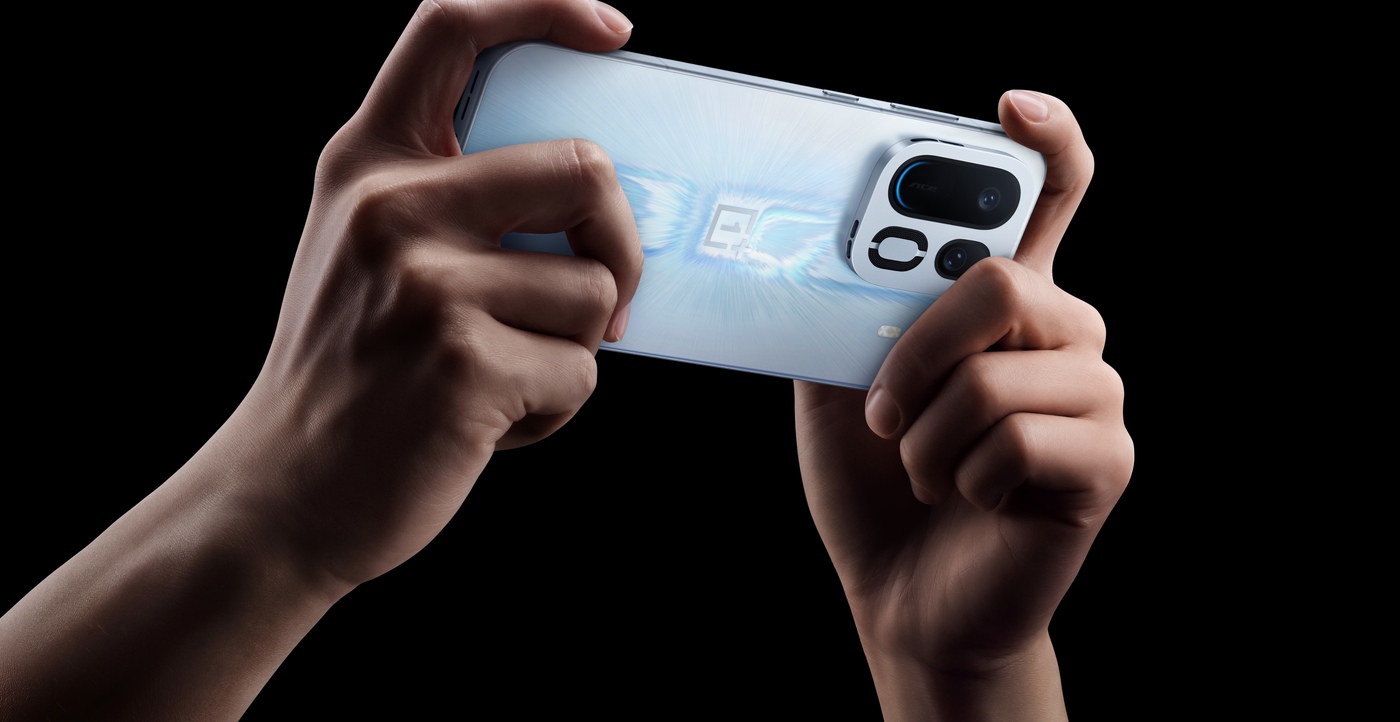 The Ace 7 Pro in Pofeng, an etched glass finish that OnePlus says traces the shape of wind.